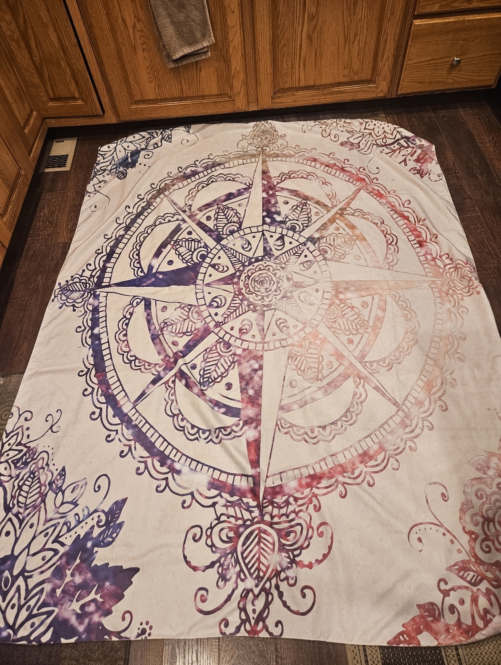 Voyager design-Bohemian Mandala Compass Rose Wall Tapestry - Purple & Pink